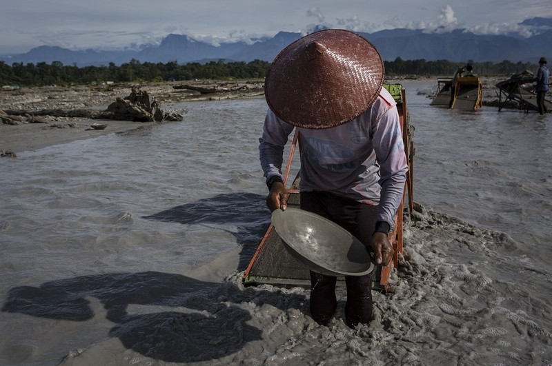 Nghe khai thac vang lau o Indonesia qua anh-Hinh-6